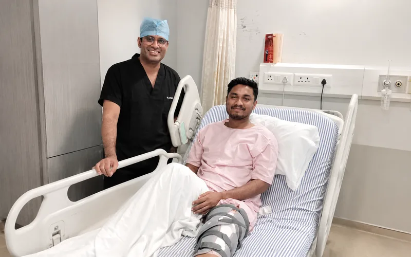 Dr. Jitesh Jain performing surgery in Jaipur